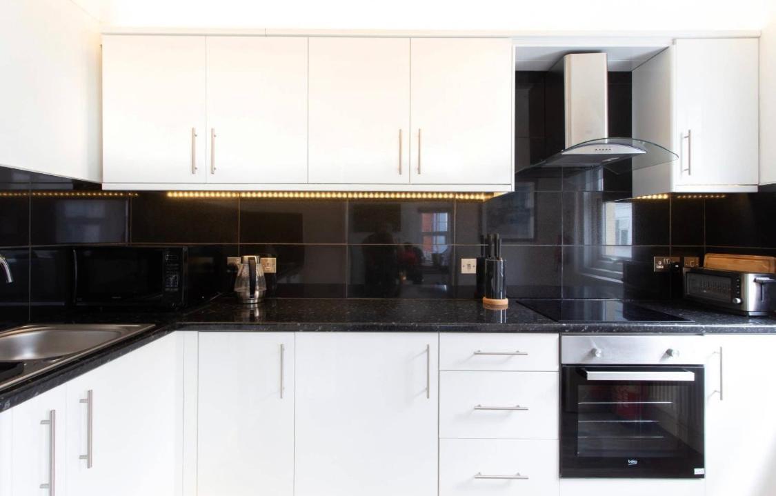 Ammonite Luxury Beachfront Apartment Lyme Regis Bagian luar foto