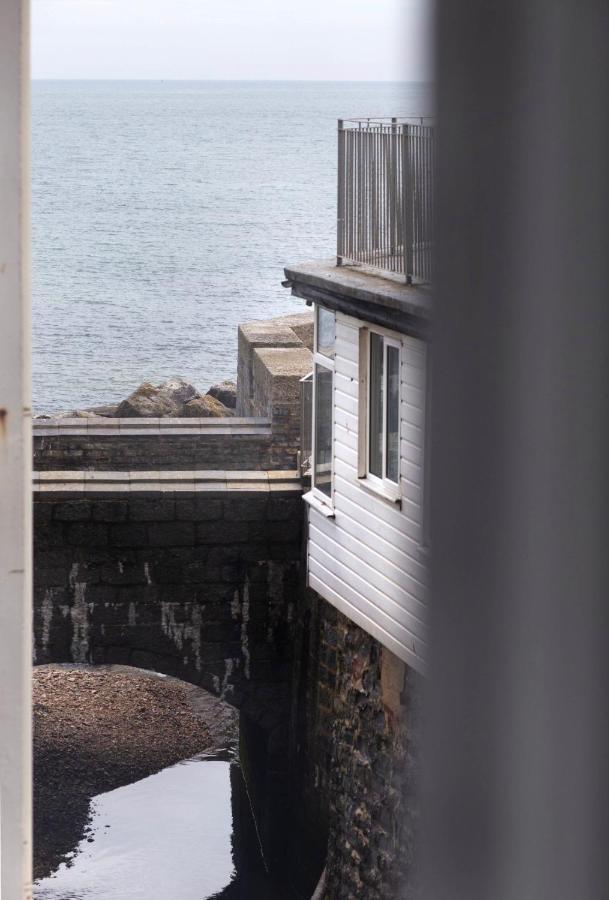 Ammonite Luxury Beachfront Apartment Lyme Regis Bagian luar foto